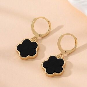 Exquisite 18K Gold Plated Clover Dangle Earrings